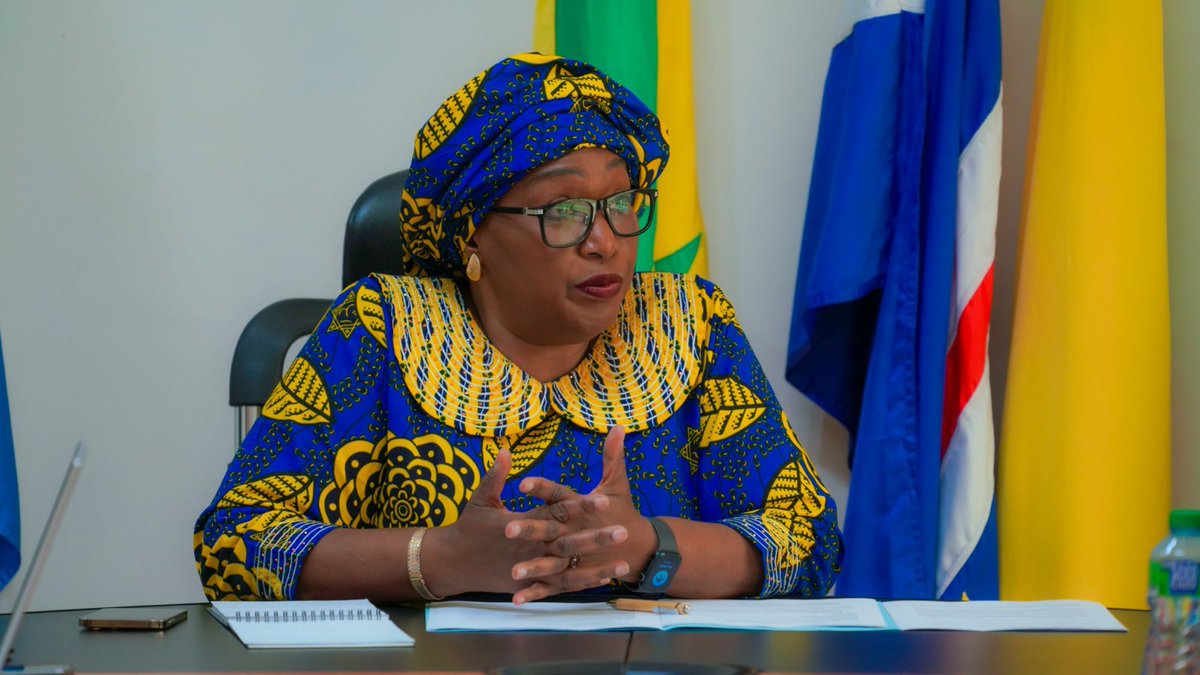 FAO West Africa (@faowestafrica) on Twitter photo 🗣️ « Nous mesurons l'importance du rôle des professionnels des médias dans la lutte contre la #faim. Nous nous engageons à renforcer les capacités des jeunes journalistes sur l’agriculture durable, le climat et la sécurité alimentaire », a déclaré Mme <a href="/BTchicaya/">Bintia Stephen Tchicaya</a>
<a href="/FAO/">Food and Agriculture Organization</a> <a href="/CJRS221/">Convention des Jeunes Reporters du Sénegal</a> 🗣️ « Nous mesurons l'importance du rôle des professionnels des médias dans la lutte contre la #faim. Nous nous engageons à renforcer les capacités des jeunes journalistes sur l’agriculture durable, le climat et la sécurité alimentaire », a déclaré Mme <a href="/BTchicaya/">Bintia Stephen Tchicaya</a>
<a href="/FAO/">Food and Agriculture Organization</a> <a href="/CJRS221/">Convention des Jeunes Reporters du Sénegal</a>