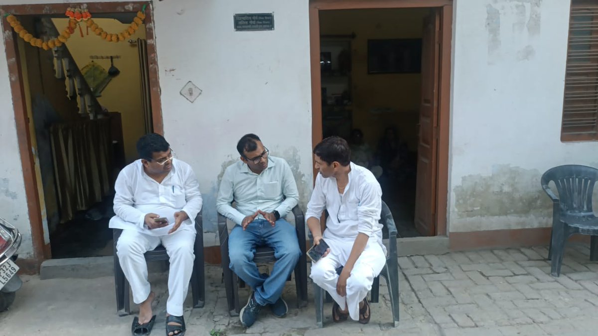अटेवा के प्रदेश कोषाध्यक्ष विक्रमादित्य मौर्य के पिताजी का आज स्वर्गवास हो गया। लेकिन आज के दौर में जिस तरह से मौर्य जी ,भाभी जी एवं लवी ने पिछले कई महीनो से लगातार सेवा किया वह आज के समय में अनुकरणीय है ।
         पुण्यआत्मा को शांति मिले एवं परिवार को संबल।
 ओम शांति