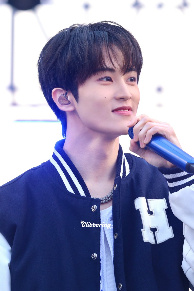 250527

한양대 가면 이런 선배 있나요…

#NCT #NCTU #NCT127 #NCTDREAM #마크 #MARK