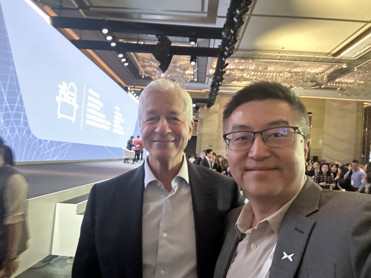 brianxpeng's tweet image. Catching up with Jamie Dimon brought back some great JPM memories at this year's @jpmorgan China Summit.
During the fireside chat with Paul Uren, I had a great conversation about how XPENG's technologies are truly taking flight.
Here's how our AI Matrix is coming to life:
1.…