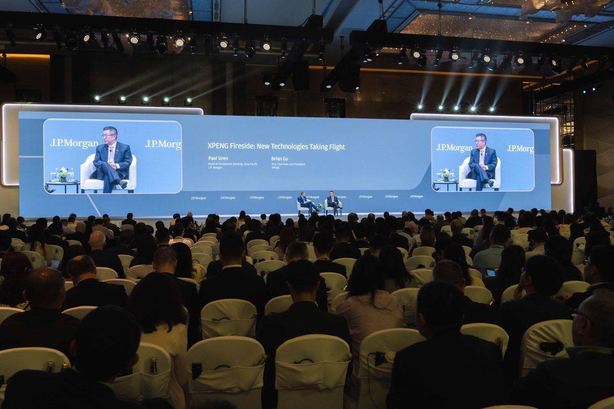 brianxpeng's tweet image. Catching up with Jamie Dimon brought back some great JPM memories at this year's @jpmorgan China Summit.
During the fireside chat with Paul Uren, I had a great conversation about how XPENG's technologies are truly taking flight.
Here's how our AI Matrix is coming to life:
1.…