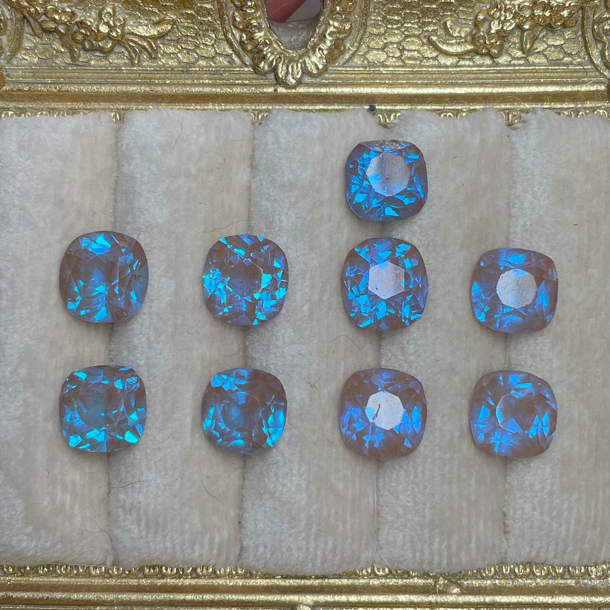 このサフィレットのルースでブレスレットを作るんだ パーツが仕上っ