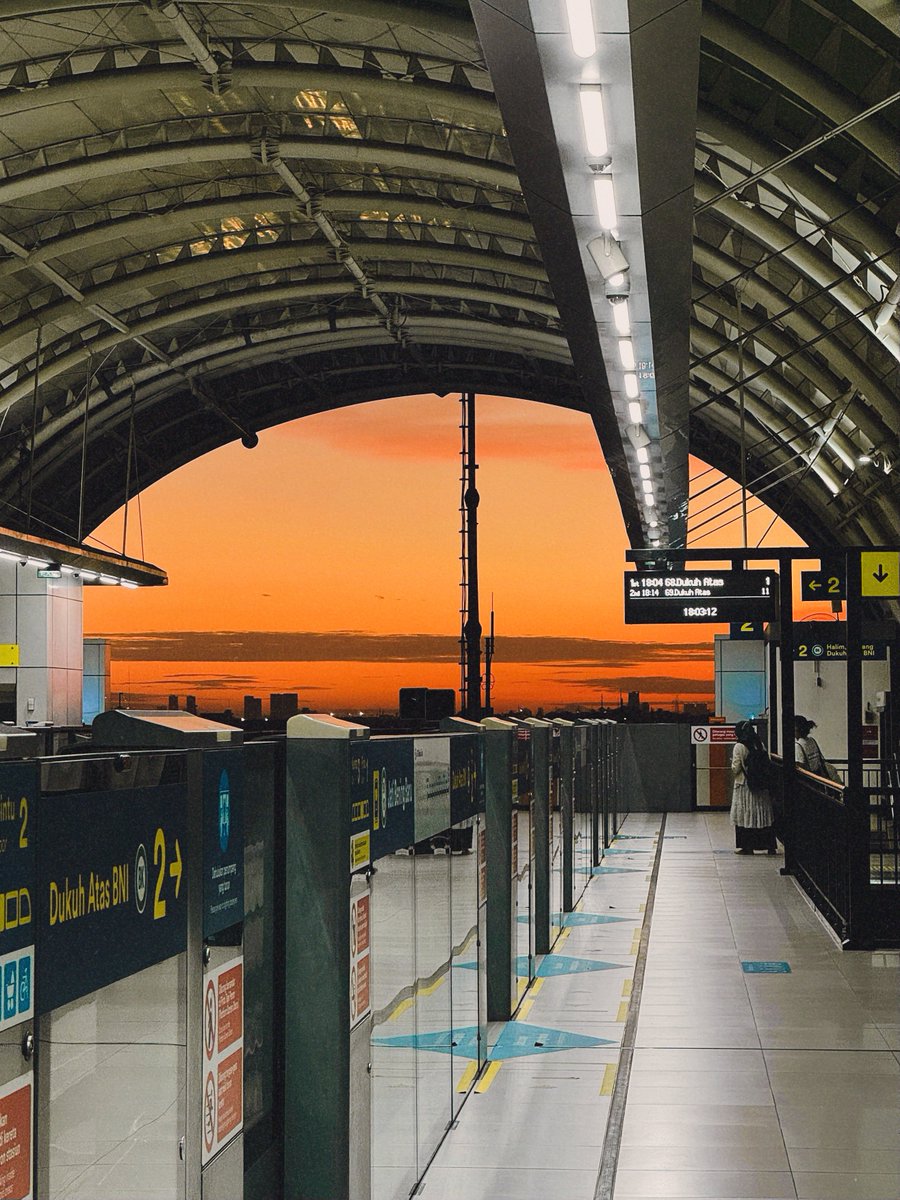 seventhlilac's tweet image. 🧡🌆