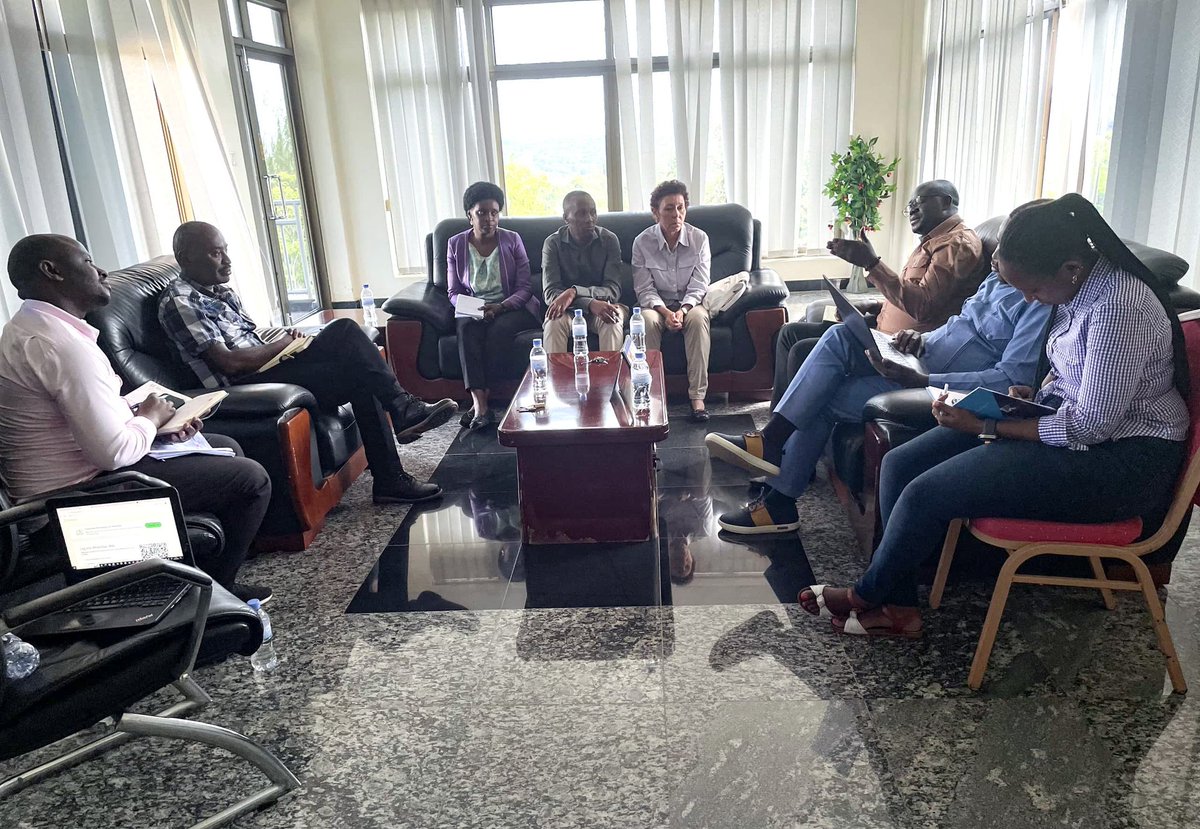 Nyanza District (@nyanzadistrict) on Twitter photo Umuyobozi wâAkarere wâAgateganyo <a href="/P_Kajyambere/">Kajyambere Patrick</a> yakiriye itsinda rya <a href="/RwandaYouth/">Rwanda Youth Council</a>, riri kumwe nâabashinzwe urubyiruko mu Karere. Hasuzumwe imikorere yâIkigo nâimikoreshereze yâingengo yâimari hibandwa ku mbogamizi zabonetse n'ibisubizo zabonerwa mu bufatanye bw'inzego zose. Umuyobozi wâAkarere wâAgateganyo <a href="/P_Kajyambere/">Kajyambere Patrick</a> yakiriye itsinda rya <a href="/RwandaYouth/">Rwanda Youth Council</a>, riri kumwe nâabashinzwe urubyiruko mu Karere. Hasuzumwe imikorere yâIkigo nâimikoreshereze yâingengo yâimari hibandwa ku mbogamizi zabonetse n'ibisubizo zabonerwa mu bufatanye bw'inzego zose.