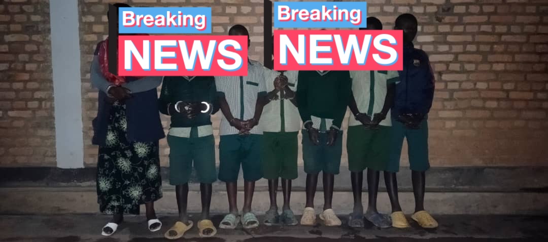 TWAHIRWA Alphonse (@twahirwaipha) on Twitter photo Abanyeshuri 6 na mwarimu wababwiye gukubita umunyeshuri waje kurya kandi atize muri GS Urumuri <a href="/GicumbiDistrict/">Gicumbi District</a> #Miyove yabahunga akagwa mu muferege agapfa batawe muri yombi <a href="/RIB_Rw/">Rwanda Investigation Bureau</a> .Amakuru aravuga ko babaye bacumbikiwe kuri station ya RIB ya Byumba <a href="/Rwanda_Edu/">Ministry of Education | Rwanda</a> <a href="/REBRwanda/">Rwanda Basic Education Board</a> Abanyeshuri 6 na mwarimu wababwiye gukubita umunyeshuri waje kurya kandi atize muri GS Urumuri <a href="/GicumbiDistrict/">Gicumbi District</a> #Miyove yabahunga akagwa mu muferege agapfa batawe muri yombi <a href="/RIB_Rw/">Rwanda Investigation Bureau</a> .Amakuru aravuga ko babaye bacumbikiwe kuri station ya RIB ya Byumba <a href="/Rwanda_Edu/">Ministry of Education | Rwanda</a> <a href="/REBRwanda/">Rwanda Basic Education Board</a>