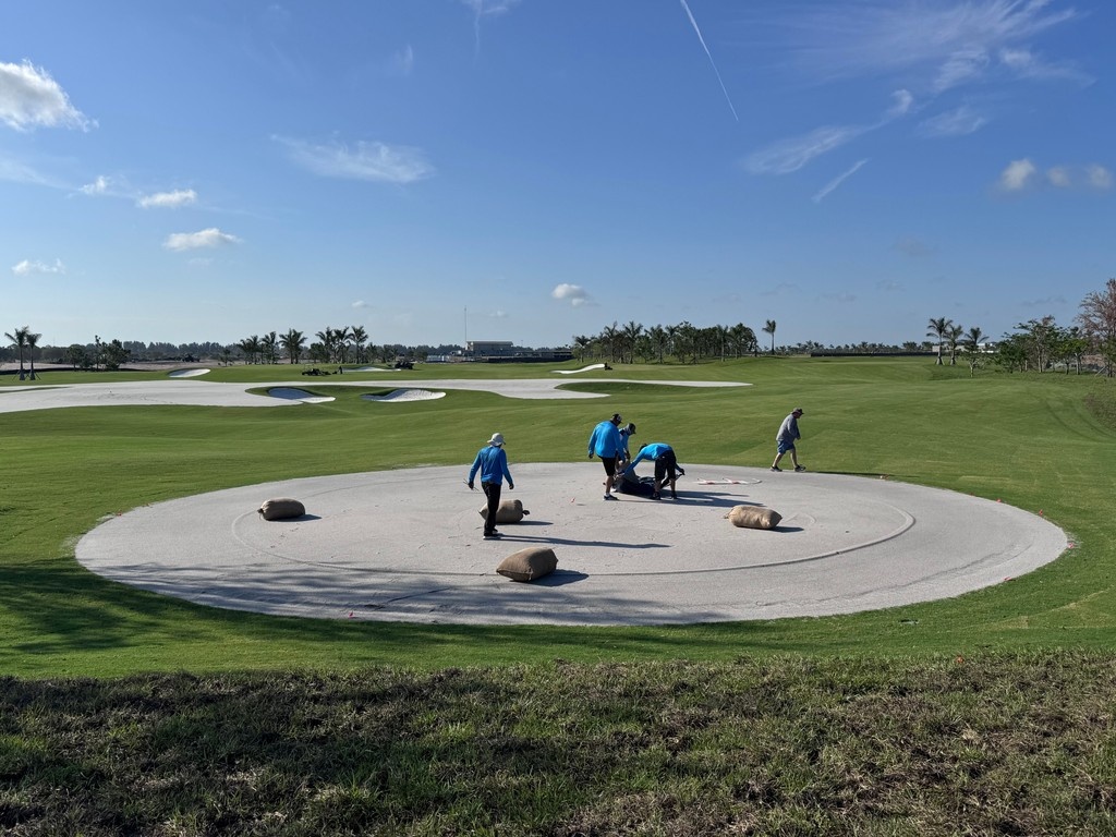 mach1_greens's tweet photo. The Modern Turf team put on a masterclass in greens sprig installation this past week, planting Mach 1 Ultradwarf Bermudagrass greens at Atlantic Fields in Hobe Sound, FL

https://t.co/8bvRGBu0Vc

#atlanticfields #mach1ultradwarf #bermudagrass
#thisgrassisfast #modernturf #golf https://t.co/SBSKzdEKLh