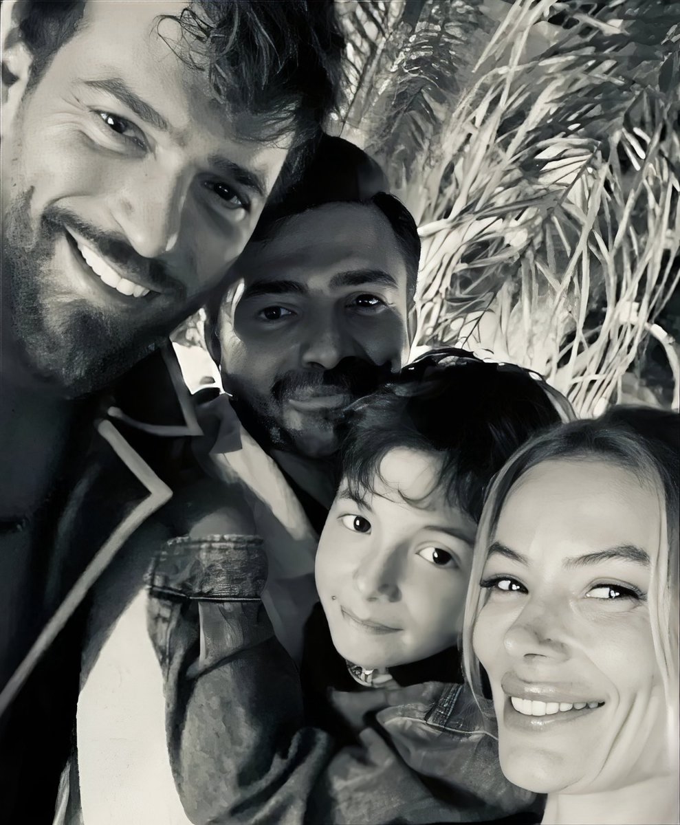francy83831703's tweet photo. Con i suoi amici 🥰🥰🥰
#canyaman
#Romaitaly https://t.co/B9En5HfVHX