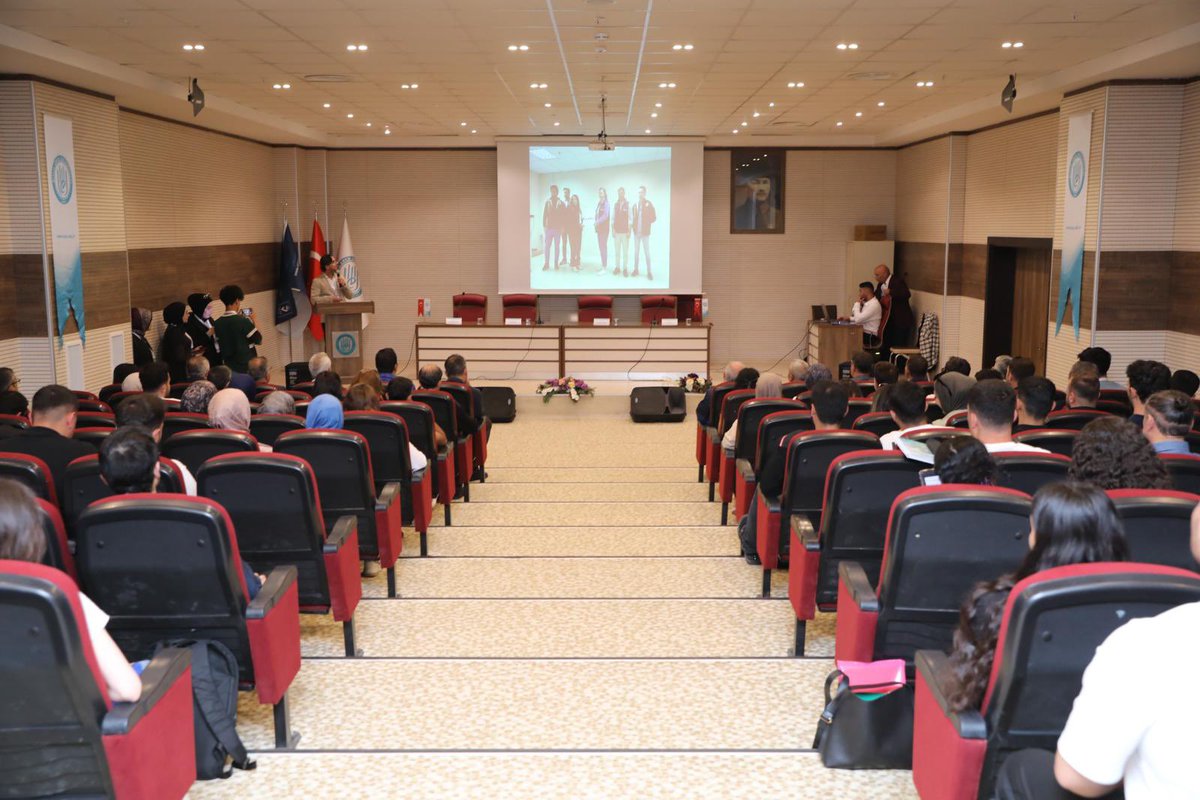 IBTURKOGLU's tweet photo. 📍Bitlis Eren Üniversitesi
Üniversite öğrencileriyle bir araya gelerek “Üretken Yapay Zeka ve Geleceğe Bakış” konulu konferansı gerçekleştirdik.
Bitlis Eren Üniversitesi @siberveyapay Kulübü'ne ve tüm katılımcılara teşekkür ediyorum. https://t.co/ZLokti3s10