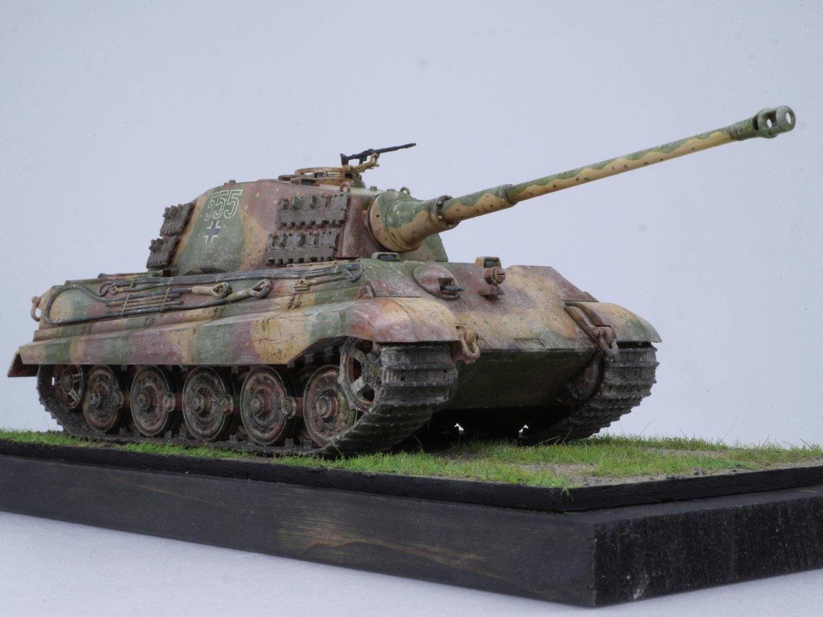 RockkenModel's tweet image. 1/48 タミヤ キングタイガー 完成です!
完成していた作品に地面と木製ベースを追加しました。
voyager model製エッチンググリルやペリスコープの追加工作を行っています。
全ての画像はこちらからご覧いただけます。
yasutoabcde.com/archives/4169
ヤフオク出品中です!