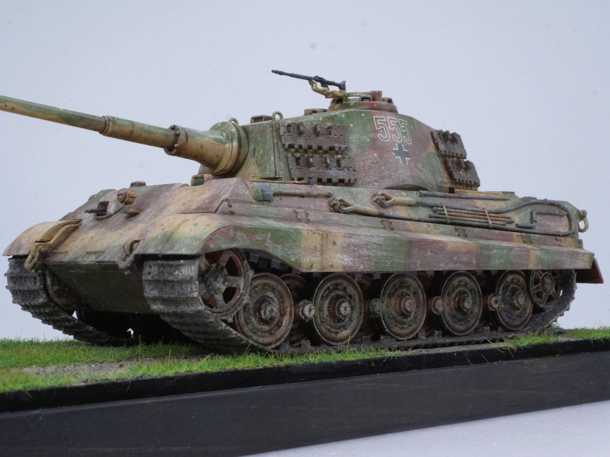 RockkenModel's tweet image. 1/48 タミヤ キングタイガー 完成です!
完成していた作品に地面と木製ベースを追加しました。
voyager model製エッチンググリルやペリスコープの追加工作を行っています。
全ての画像はこちらからご覧いただけます。
yasutoabcde.com/archives/4169
ヤフオク出品中です!