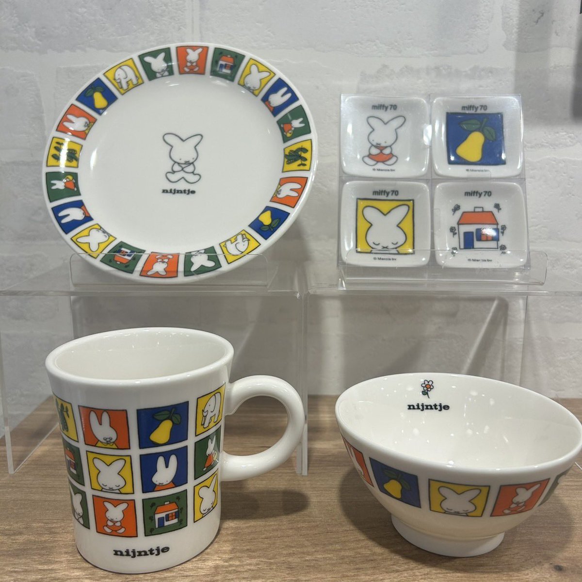 ミッフィー70thテーブルウェア】 ミッフィーの初めての絵本「NIJNTJE