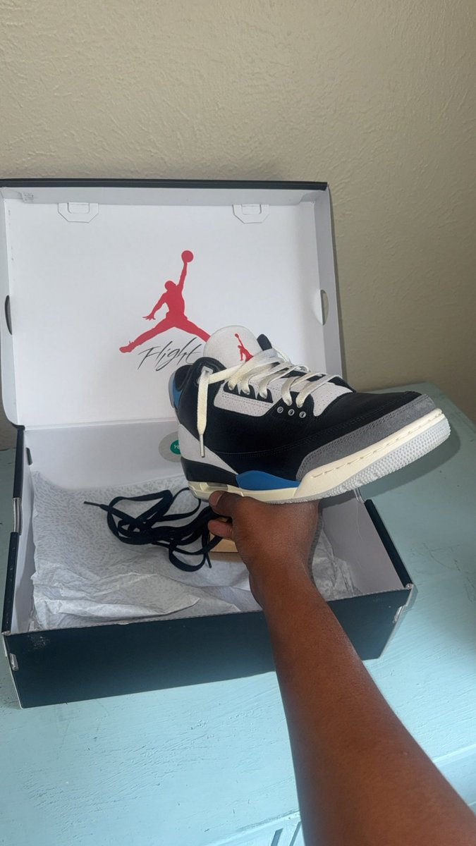 ChananTravis's tweet image. S/O everyone that played smart like myself, and grabbed these weeks ahead of the release date. Drops 5/30: #RareAir3s