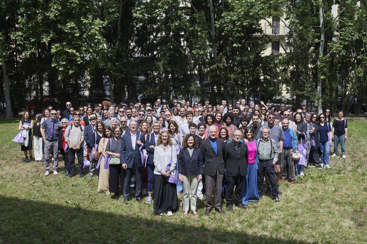 💜 Foto de família TNC 2025-2026 amb les companyies de la nova temporada.

🤝 La presentació ha comptat amb la complicitat de Sònia Hernández Almodóvar, Consellera de Cultura, i de Joan Francesc Marco, president del Consell d'Administració del TNC.

👀 tnc.cat/?utm_source=x&…