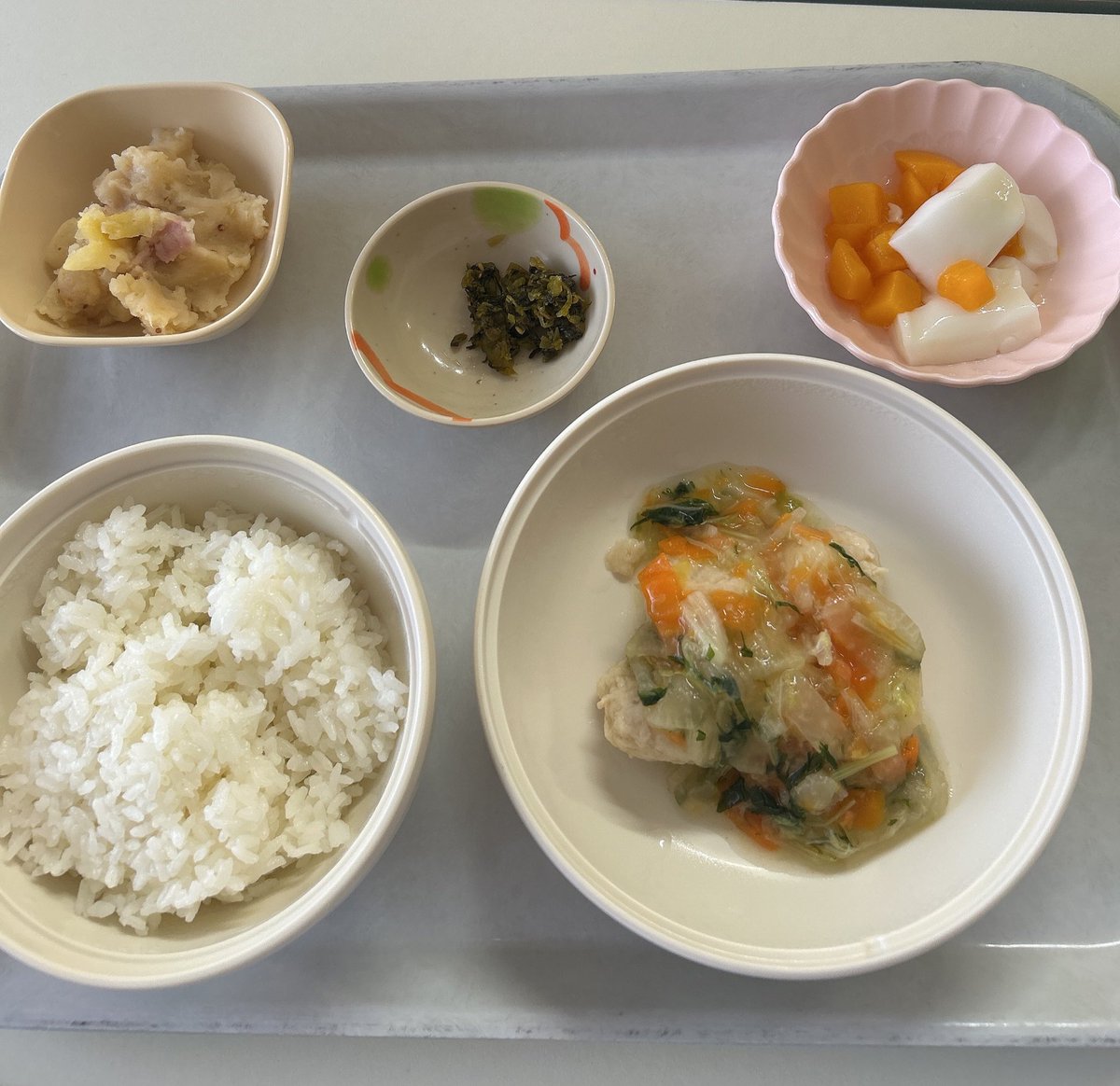 waserin23's tweet photo. 土曜日に激痛のまま退院、痛みで寝れなかったけど今は落ち着いて良かった
14cmくらいプレート？を入れたらしいけど、再診でギプス外れてやっと左腕を洗うことが出来て最高👍
病院食は毎食嫌いな玉ねぎ入ってたけど美味しく食べれて満足😋調理法によっては克服出来そうだから頑張ろーって思った

以上 https://t.co/AX2z0rcXDy