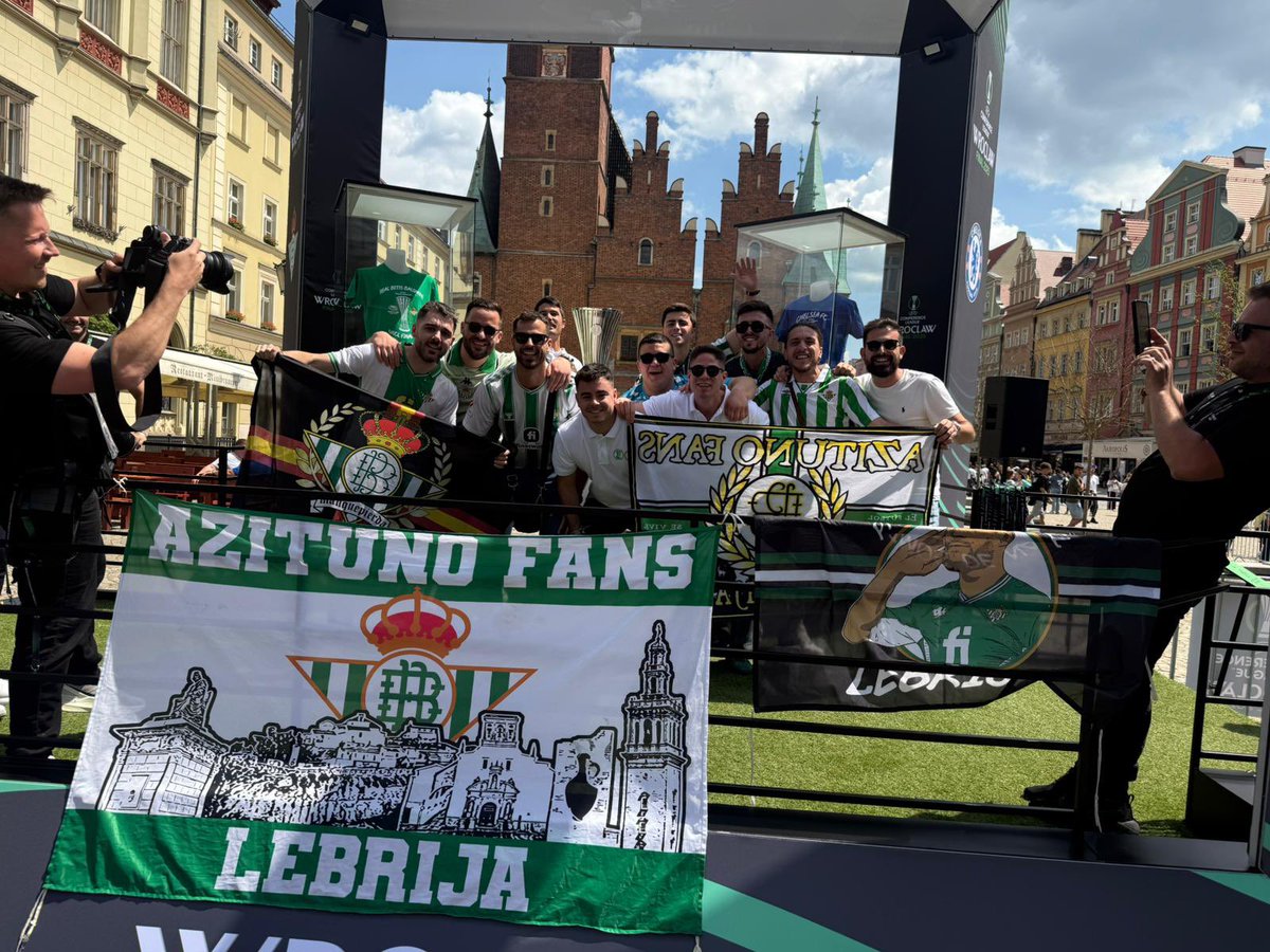 AZITUNOFANS's tweet photo. ¡¡¡QUEREMOS LA CONFERENCE!!! 💚 https://t.co/XqATTEjGBp