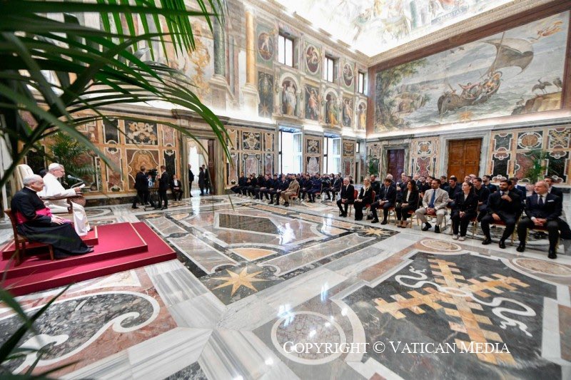 VaticanReportIt's tweet image. The Holy Father received this morning in Audience:
- Executives and Players of the Napoli Football Team.
#LeoneXIV