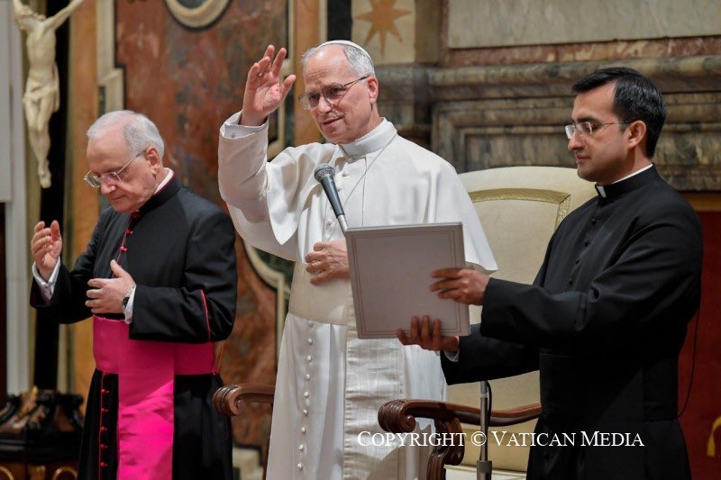 VaticanReportIt's tweet image. The Holy Father received this morning in Audience:
- Executives and Players of the Napoli Football Team.
#LeoneXIV