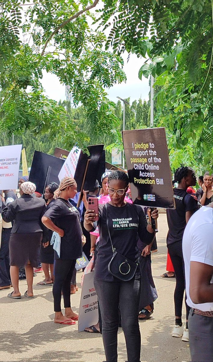 Currently at the National Assembly with Mothers on children's day to pledge support to the passage of the child online access protection bill.

We want #SaferInternetForNaijaKids