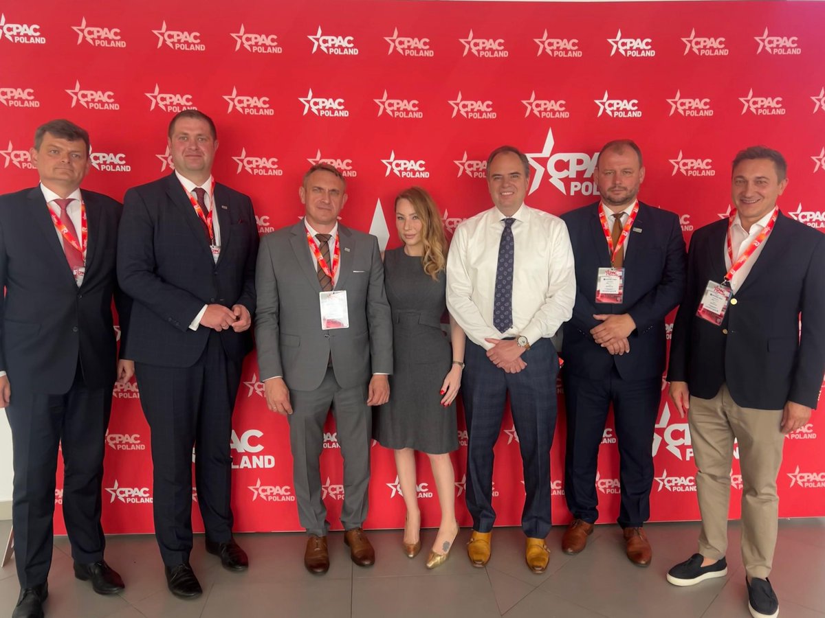 Lois Perry, Director of The Heartland UK / Europe and James Taylor, President of The Heartland Institute meet Polish Solidarity farmers to strategise against EU overreach &amp; dystopian Green New Deal. United for freedom &amp; prosperity! 💪🏻🇵🇱