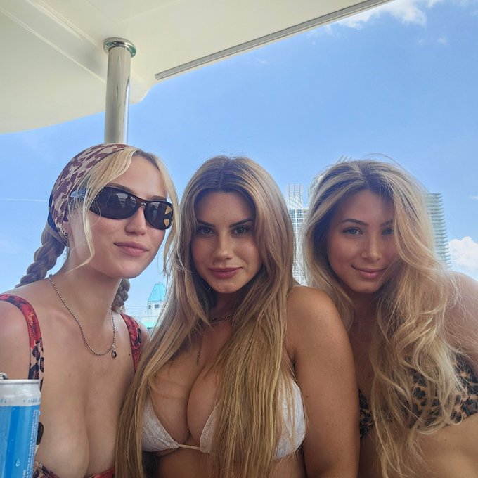 Watch Chloe Lamb's leaked NSFW photo on TwXstars