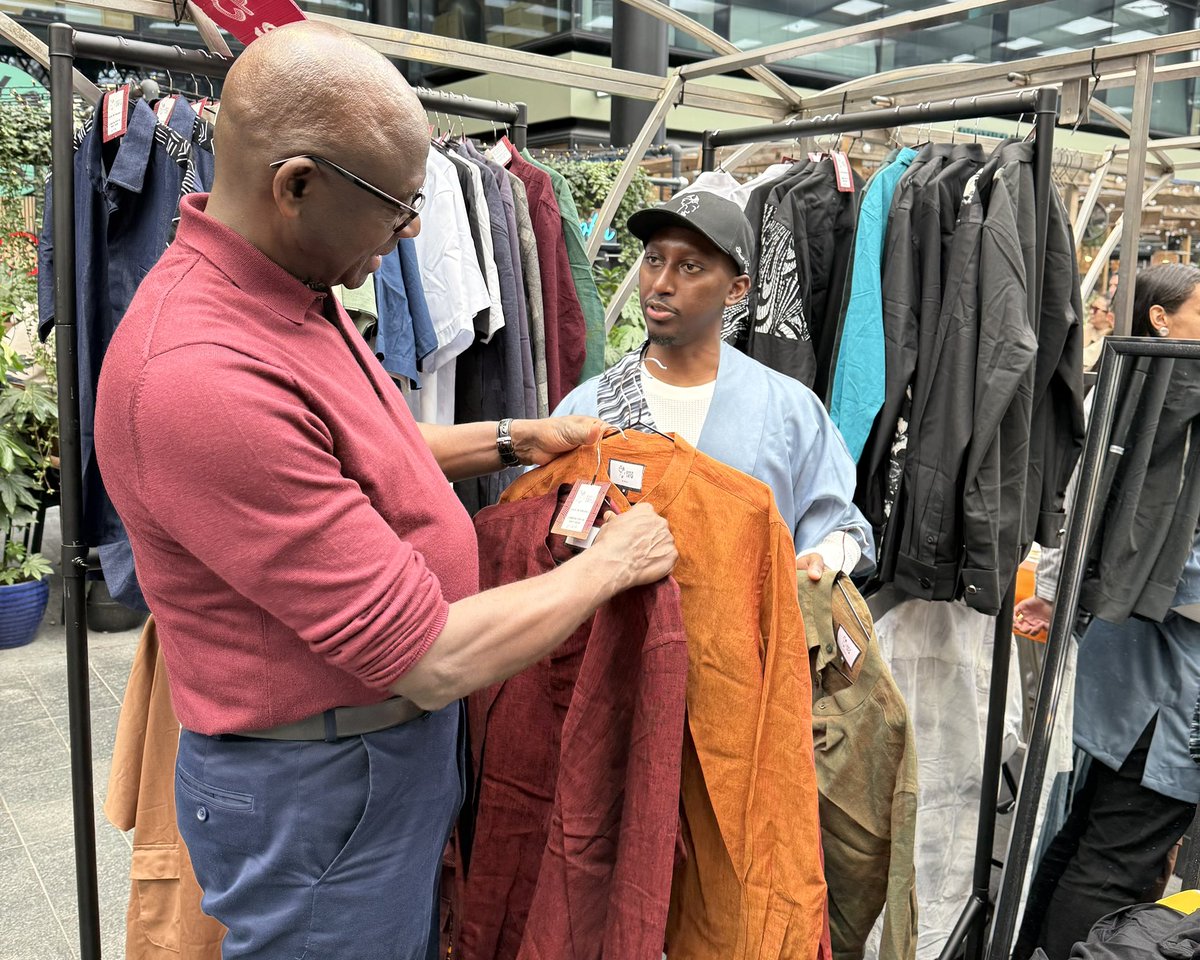 RwandaInUK's tweet image. HC @BusingyeJohns visited the retail stands of @HouseOfTayo and @umutoniofficial at the Old Spitalfields Market pop-up in London.

Great to see Rwandan presence in London's vibrant pop-up scene. Looking forward to seeing even more Rwandan products next time!

#MadeInRwanda 🇷🇼