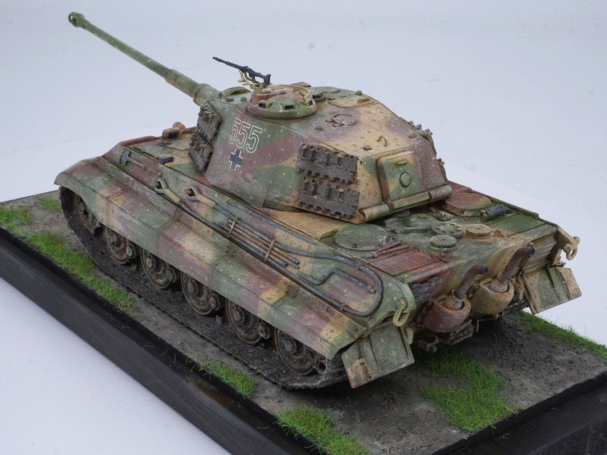 RockkenModel's tweet image. 1/48 タミヤ キングタイガー 完成です!
完成していた作品に地面と木製ベースを追加しました。
voyager model製エッチンググリルやペリスコープの追加工作を行っています。
全ての画像はこちらからご覧いただけます。
yasutoabcde.com/archives/4169
ヤフオク出品中です!