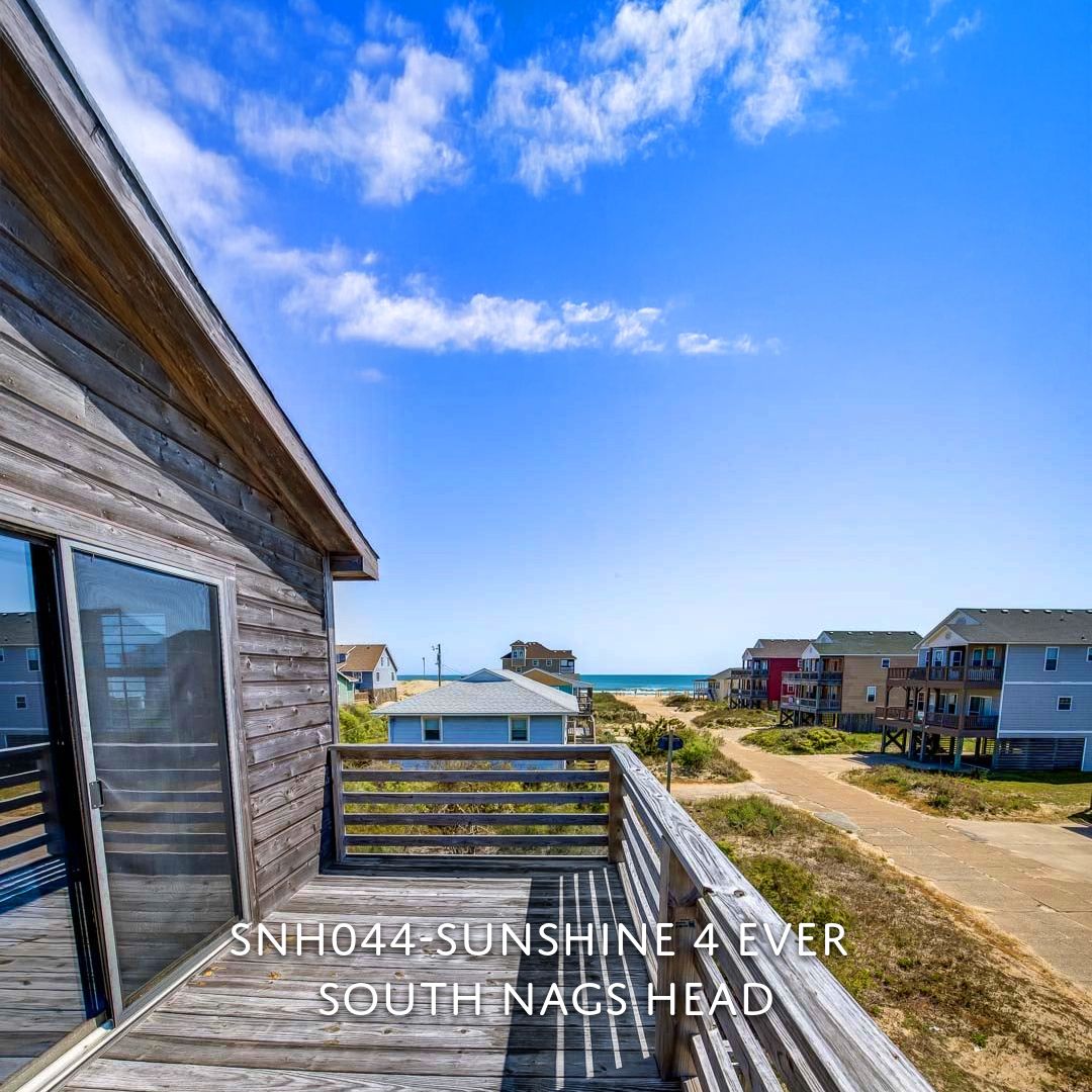 outerbanks's tweet image. 🌾 Some of the best vacations don’t involve a big group—they just involve the right people. Our 3-bedroom homes offer a peaceful slice of the Outer Banks
🗓️ 3-night minimums available on select properties
Secure your stay  🔗 bit.ly/3H8c1ld 
#obx #outerbanks #vacation