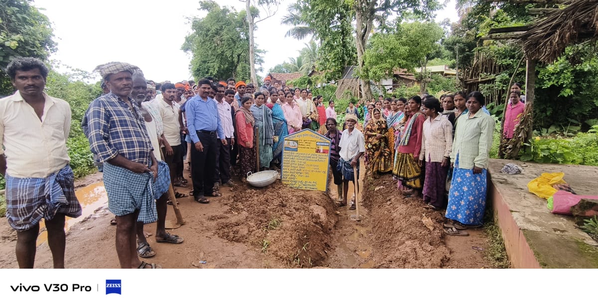 Mgnregsshimoga's tweet photo. ಇಂದು ಸೊರಬ  ತಾಲೂಕು, ಗೆಂಡ್ಲಾ ಗ್ರಾಮ ಪಂಚಾಯಿತಿ ತಾಳಗುಪ್ಪ ಗ್ರಾಮದ ಕಾಲುವೆ  ನಿರ್ಮಾಣ ಕಾಮಗಾರಿಯಲ್ಲಿ 153 ಕೂಲಿಕಾರರು ಕೆಲಸ ನಿರ್ವಹಿಸುತ್ತಿರುವುದು.

#ಶಿವಮೊಗ್ಗ_ಜಿಲ್ಲೆ.
#ಜಿಲ್ಲಾ_ಪಂಚಾಯತ್_ಶಿವಮೊಗ್ಗ. https://t.co/SYsBvCqdqy