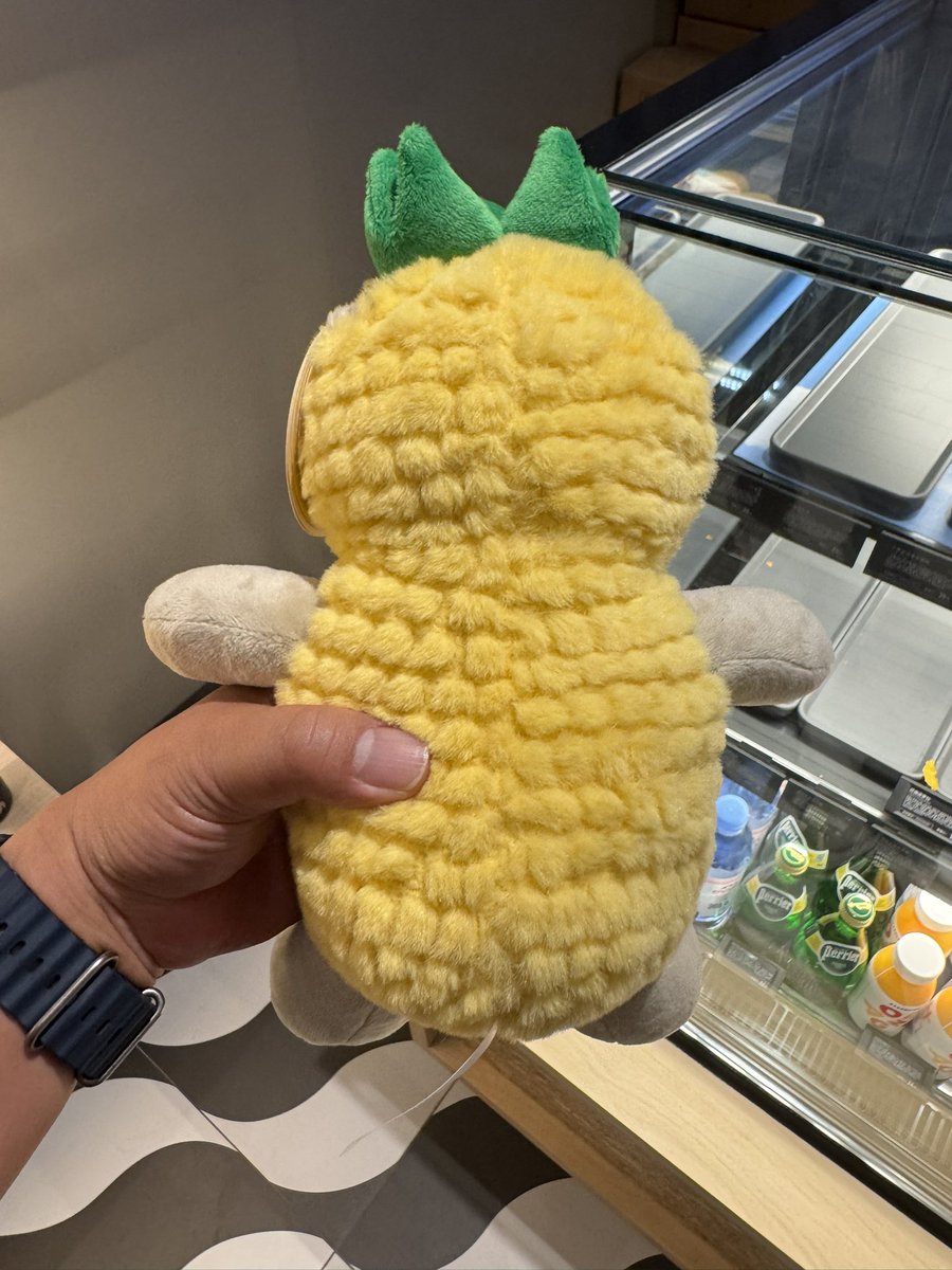 SurrenderedBear's tweet photo. 🔥🔥🔥RT แจกสำหรับ Follower เท่านั้น น้องหมีสับปะรดจาก Starbucks China ตัวนี้น่ารัก นุ่มนิ่มมาก ไม่เคยเจอหมีที่นุ่มแบบนี้มาก่อน ชอบเลย เดี๋ยวหิ้วไปฝาก ใครชอบกด RT ไปรอเดี๋ยวน้องไปหาที่บ้าน จัดไป พร้อมแล้วจะรออะไร งานนี้พี่สั่งลุยยยยย 🔥🔥🔥 https://t.co/PbuH5YYg9A