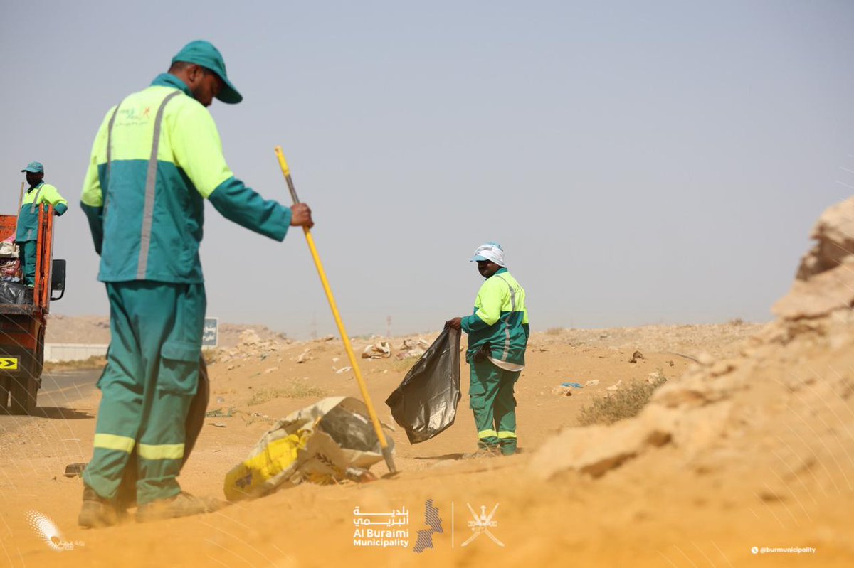 في إطار التعاون المشترك بين #بلدية_البريمي،  والمديرية العامة للثروة الزراعية وموارد المياه بمحافظة البريمي إنطلقت اليوم حملة نظافة في مخطط العزب بالعقدة الشمالية، شملت برنامجاً توعوياً للعاملين حول أهمية المحافظة على النظافة العامة، وتستمر الحملة لمدة  ٣ أيام .