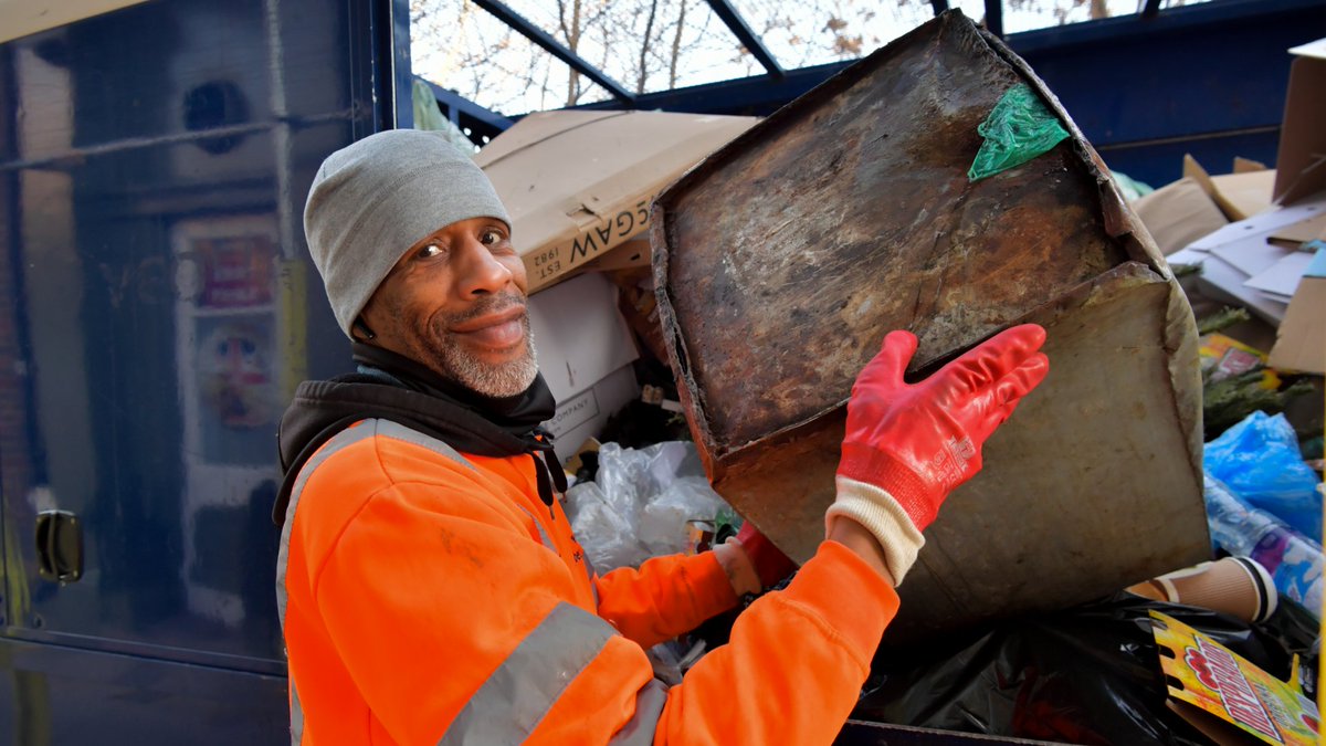 A massive thank you to our amazing bin crew🙌👷

While we rested over the bank holiday, they worked hard to keep Lambeth clean💚🚛🗑️

We see you. We appreciate you🙏