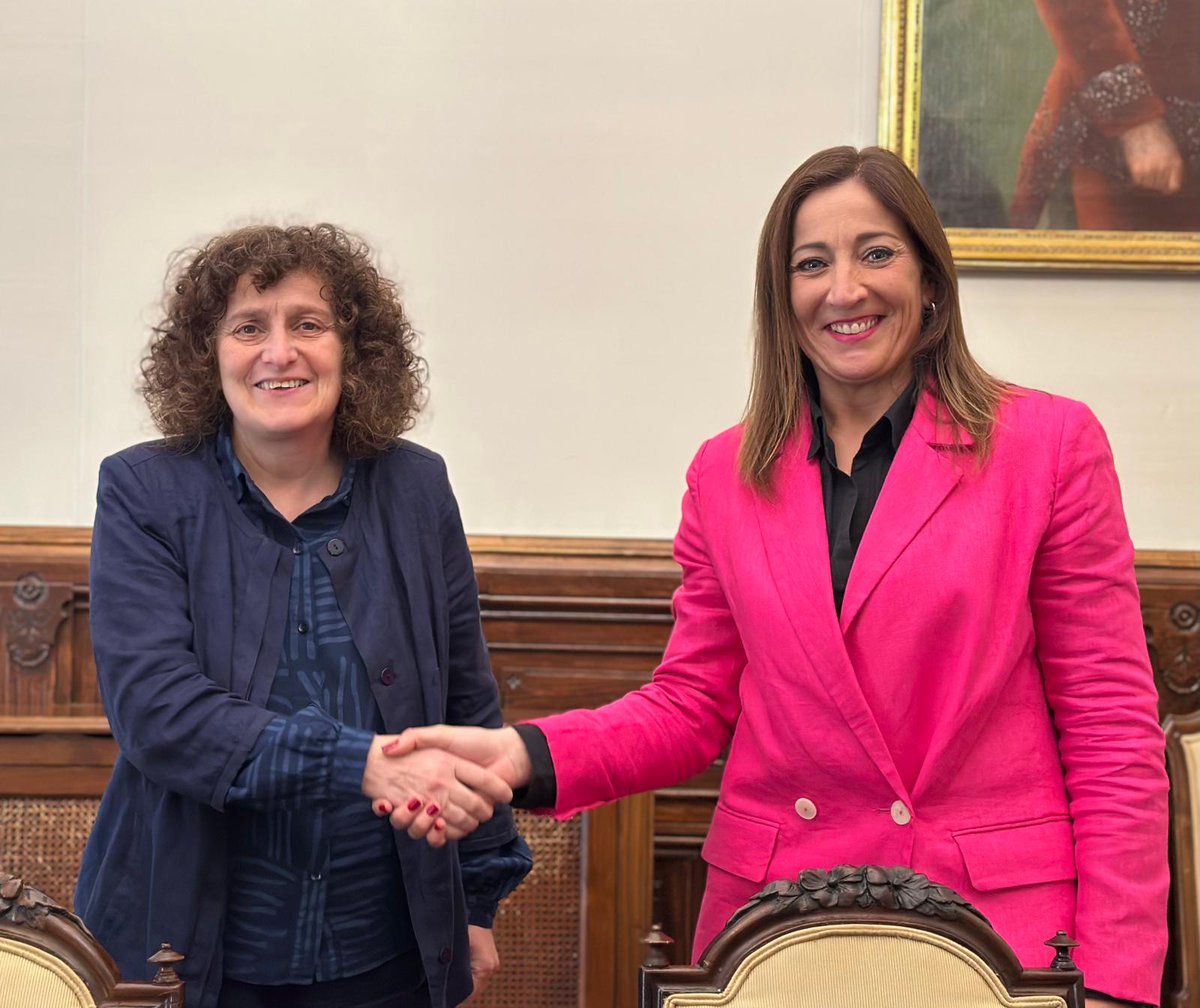 🤝Tussa e Castrosúa asinan un convenio de colaboración para o estudo dunha solución ás demandas de mobilidade de Santiago

➕info 👉 i.gal/0PZQd