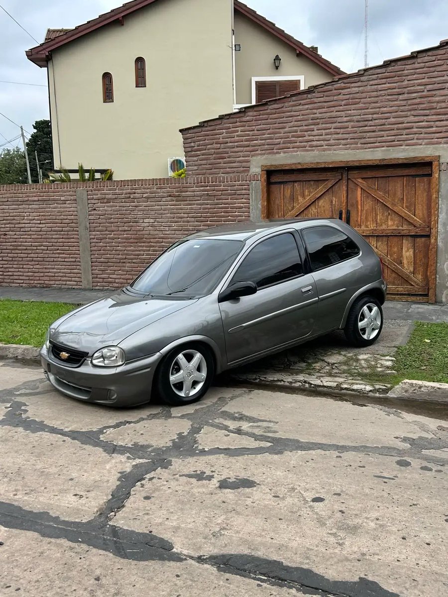 fierros_al_piso's tweet photo. corsa https://t.co/GMlnZKvGLS