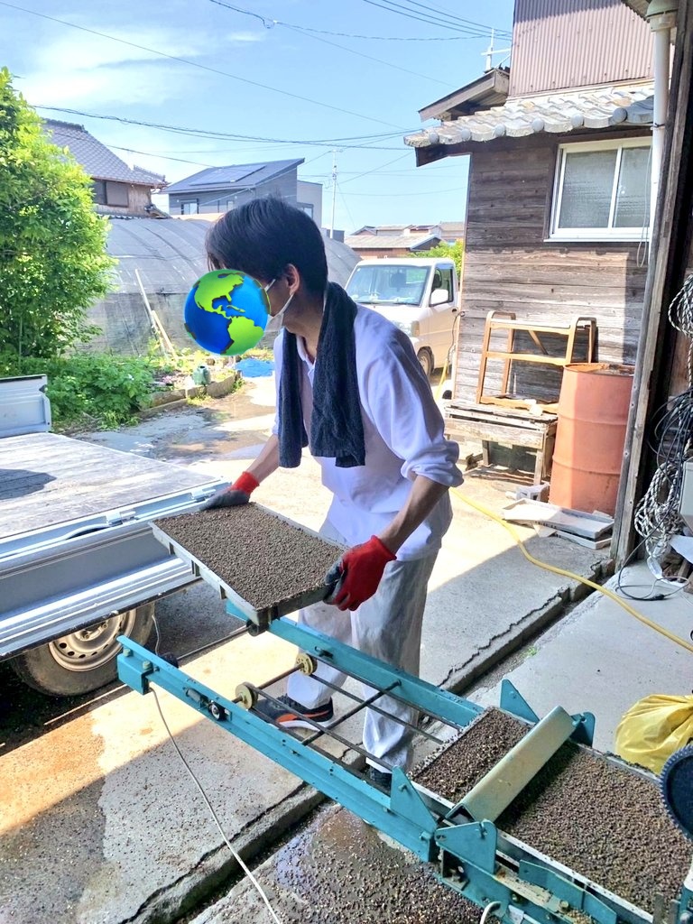 Ichi_fks's tweet photo. 種入れ手伝いしてきた。
人見知りだけど合間に休憩しながらお喋りするの好き。 https://t.co/QmBWNq6nyX