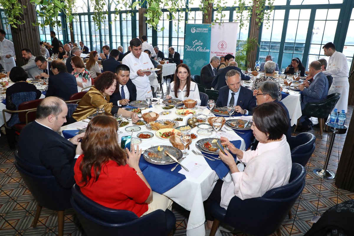 yeeazerbaycan's tweet photo. T.C. Bakü Büyükelçiliği @TC_BakuBE ve Bakü Yunus Emre Enstitüsünce düzenlenen program, bu yıl “Türk mutfağının klasik yemekleri” temasıyla gerçekleştirildi.
#yeeorgtr #yeebaku #türkmutfağıhaftası #asırlıktariflerletürkmutfağı https://t.co/L5wOdimP1D