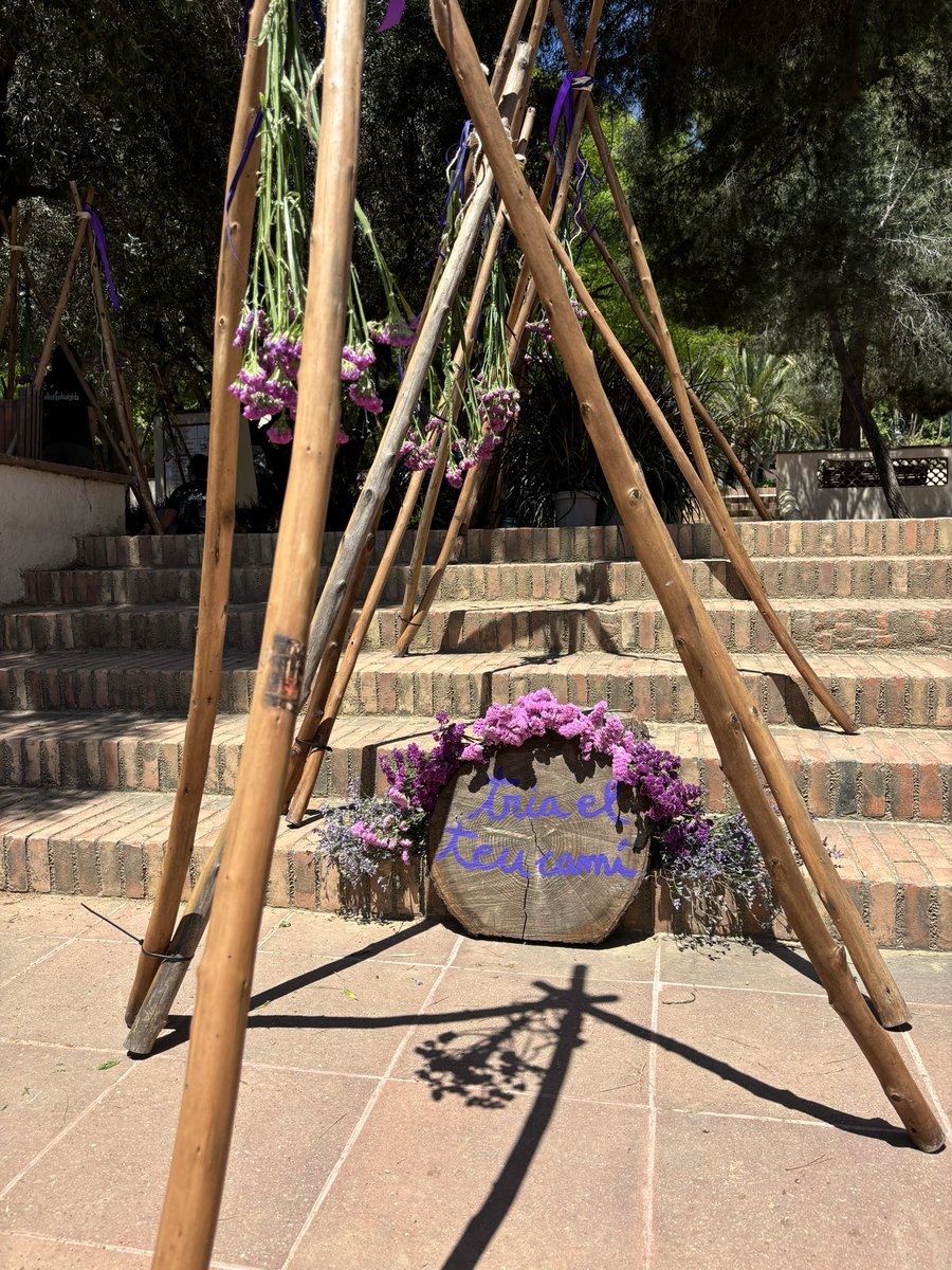 A Calella es respira primavera. Calella s’engalana de moments de flors fins l’1 de juny.

#momentsdeflors #primavera #flors #Calella #Maresme #Cstalunya