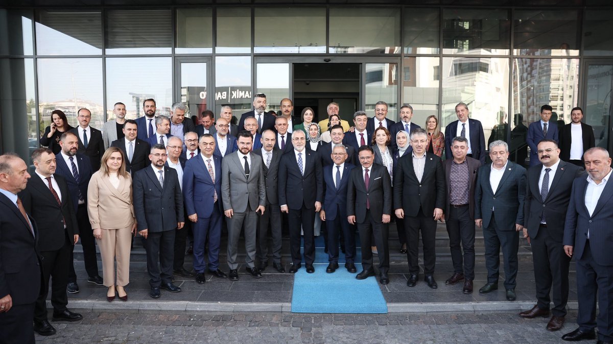 Ayşegül Eren Özdemir🇹🇷🇵🇸 (@aysgl_ern_ozdmr) on Twitter photo 📍 Kayseri Ticaret Odası
Çalışma ve Sosyal Güvenlik Bakanımız
Sayın Prof. Dr. <a href="/isikhanvedat/">Prof. Dr. Vedat Işıkhan</a> başkanlığında gerçekleştirdiğimiz
“İş İnsanları ile İstişare Toplantısı “ sonrası günün anısı…
<a href="/csgbakanligi/">T.C. Çalışma ve Sosyal Güvenlik Bakanlığı</a> 📍 Kayseri Ticaret Odası
Çalışma ve Sosyal Güvenlik Bakanımız
Sayın Prof. Dr. <a href="/isikhanvedat/">Prof. Dr. Vedat Işıkhan</a> başkanlığında gerçekleştirdiğimiz
“İş İnsanları ile İstişare Toplantısı “ sonrası günün anısı…
<a href="/csgbakanligi/">T.C. Çalışma ve Sosyal Güvenlik Bakanlığı</a>