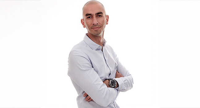 📣 Raúl Rivas, Premio COSCE a la Difusión de la Ciencia 🧪

El catedrático de Microbiología <a href="/RaulRivasG/">Raúl Rivas</a> ha sido reconocido con el Premio <a href="/COSCEorg/">Confederación de Sociedades Científicas de España</a> a la Difusión de la Ciencia, un galardón que premia su labor para acercar la ciencia, y en especial la Microbiología, a toda la