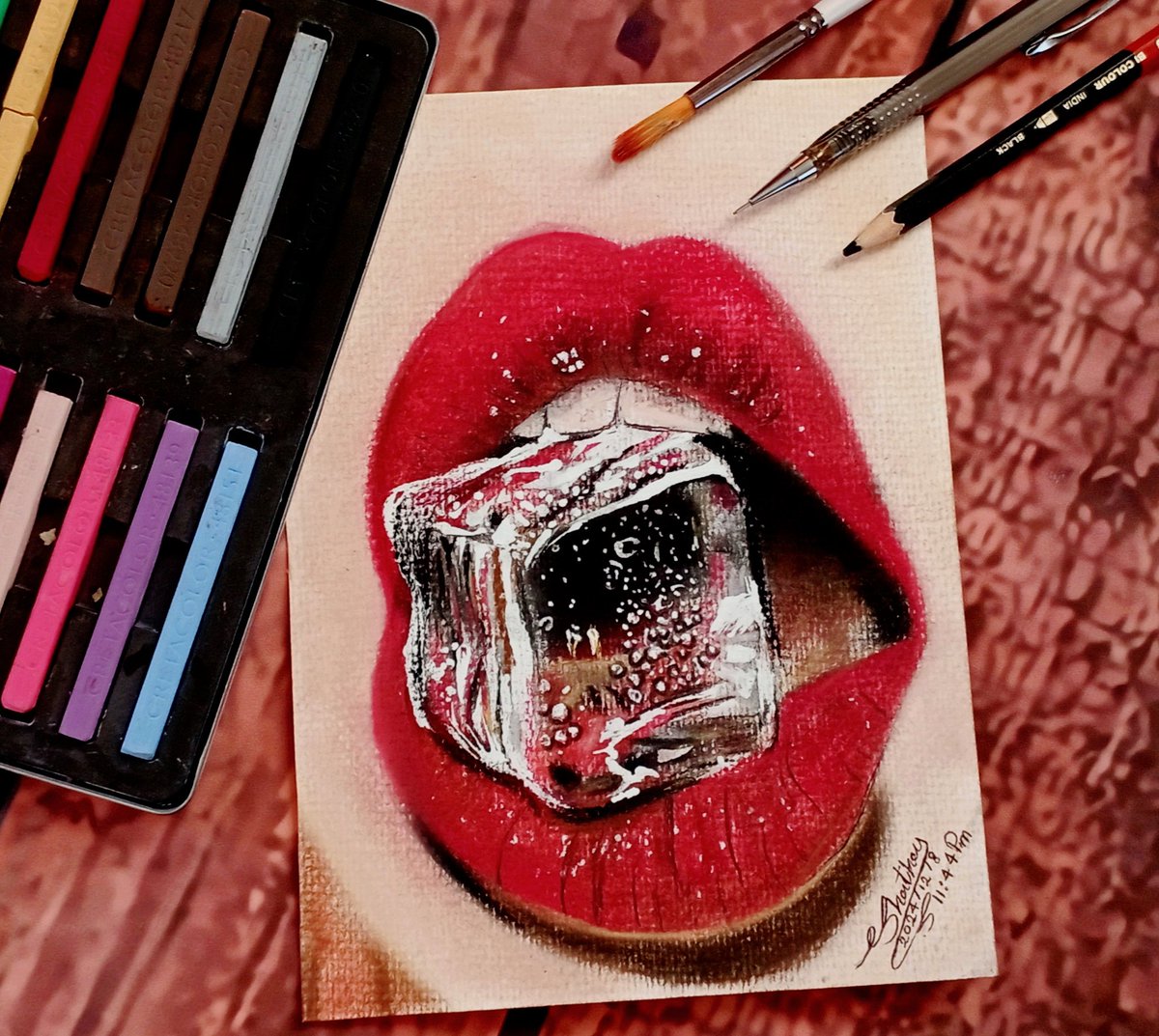 BahShatha10203's tweet photo. Those who are not satisfied will never know the taste of heppiness ...🧊💄✨

#_Shathabah_Art...🎨🖌️
#_New_Sketch...✨
#_Hard_Pastel_On_Canves..🖌️ https://t.co/oSMUdV7a1M