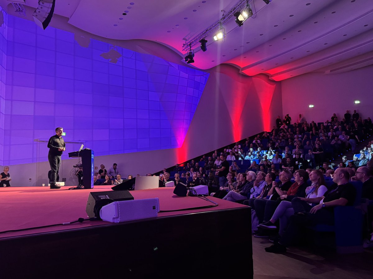 … and so it starts #ecs2025 !