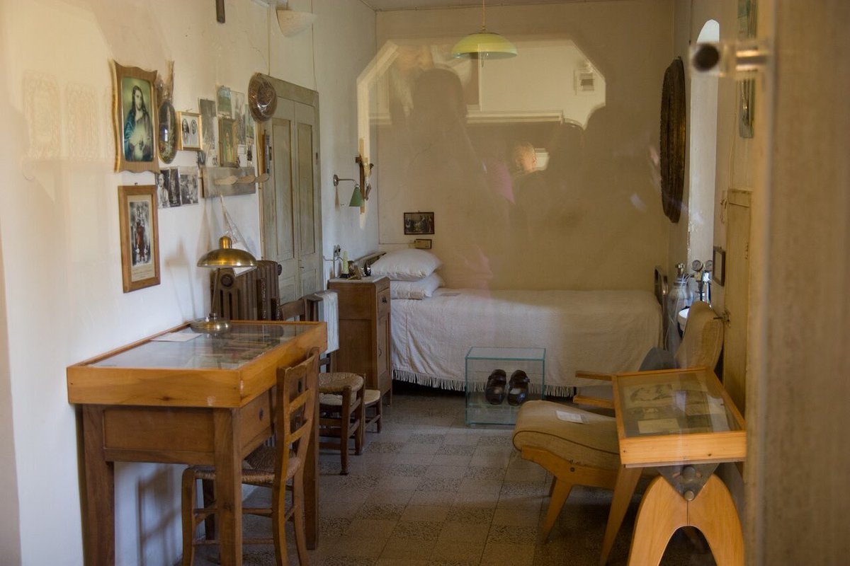 Conclaving too close to the sun I saw this pic and thought “Wow, room inspo.”

It’s Padre Pio’s room.