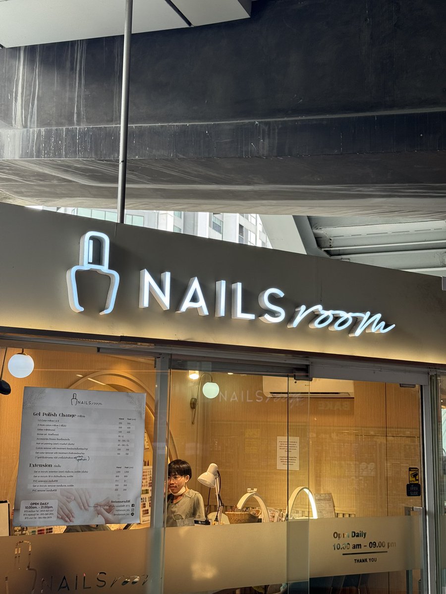If <a href="/aixarizzo/">Aix</a> were a brand vibes officer at Nails room💅