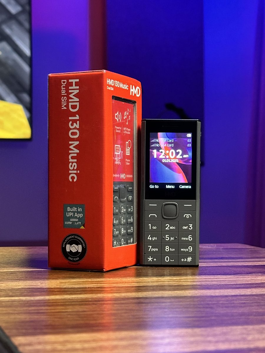 Kis kis k parents esa feature phone use karte hai? 
HMD (Nokia) is still launching new models in this 😊
#hmd130music #featurephone