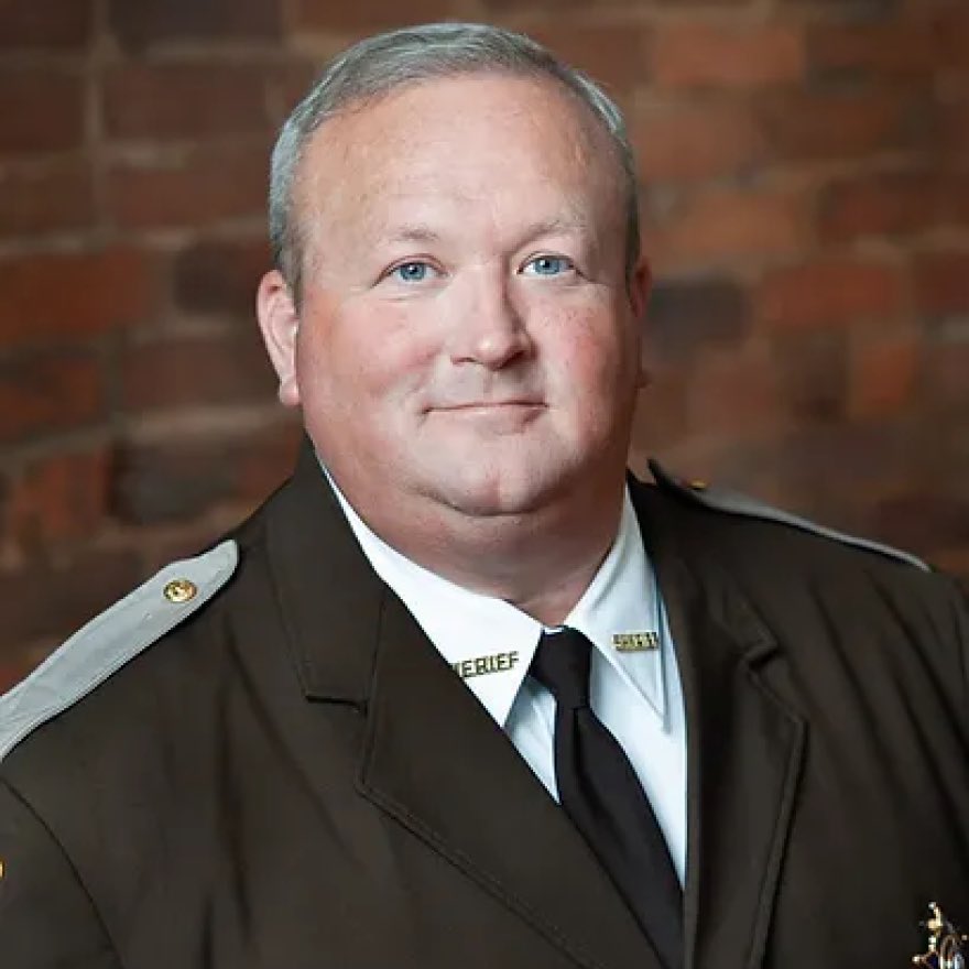 Franepiers's tweet photo. This is former Virginia Sheriff Scott Jenkins, who Trump just pardoned. He was convicted for taking over $75,000 in bribes to appoint his political donors as deputies and allowing them to carry firearms with no training.  RETWEET to let America know what they voted for! https://t.co/6PbMr0hVUV