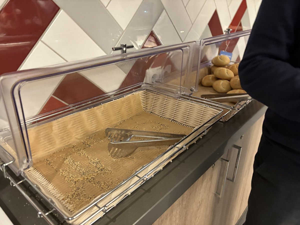 InspectorBasti's tweet photo. @HamptonByHilton Empty Breakfast Bar, nothing is being replenished. I was being shouted at by the male breakfast manager for taking pictures of empty trays, lady colleague joined in. This is unacceptable behaviour! No hotel manager on duty.
#HamtponByHiltonFrankfurtCityCentreEast https://t.co/UtKwzVX1sK