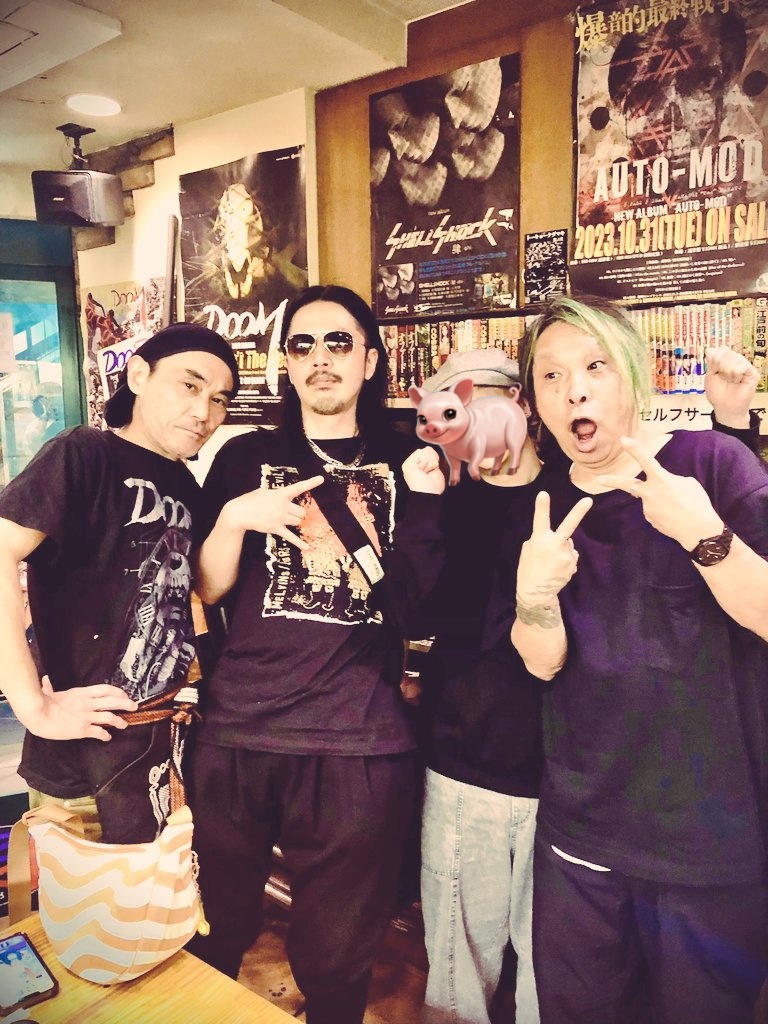 pussymsa's tweet image. 昨夜は前からやりたかった「信州ドラマー飲み会」って事で先輩ドラマーのTELLさんとむっちーさんと和牛しゃぶしゃぶ～のPZ(２日ぶりw)でした😊🥩🍻地元の話～ドラムのマニアックな話までとても楽しい会となりました！あーまた飲み過ぎちゃった💦次回も宜しくで～す😉👍️🎶💕
#MOTHERGOOSE
#Boris
#PZ