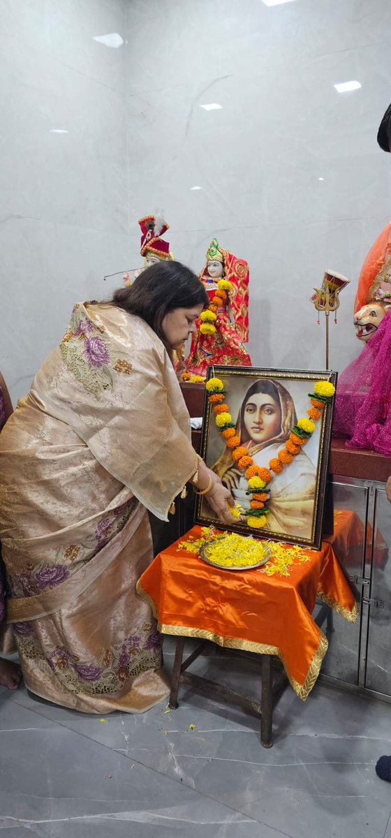 VidyaThakurBJP's tweet photo. संपूर्ण देशात "राजमाता पुण्यश्लोक अहिल्यादेवी होळकर" यांची ३००वी जयंती मोठ्या उत्साहात साजरी केली जात आहे. त्यानिमित्ताने आज गोरेगाव विधानसभा मतदारसंघातील गो��ेगाव(पूर्व) येथील श्री शंकर मंदिरात आयोजित करण्यात आलेल्या "स्वच्छता अभियान" मध्ये सहभाग घेतला.

#AhilyaBaiHolkarAt300 https://t.co/y2DqW7yq7l