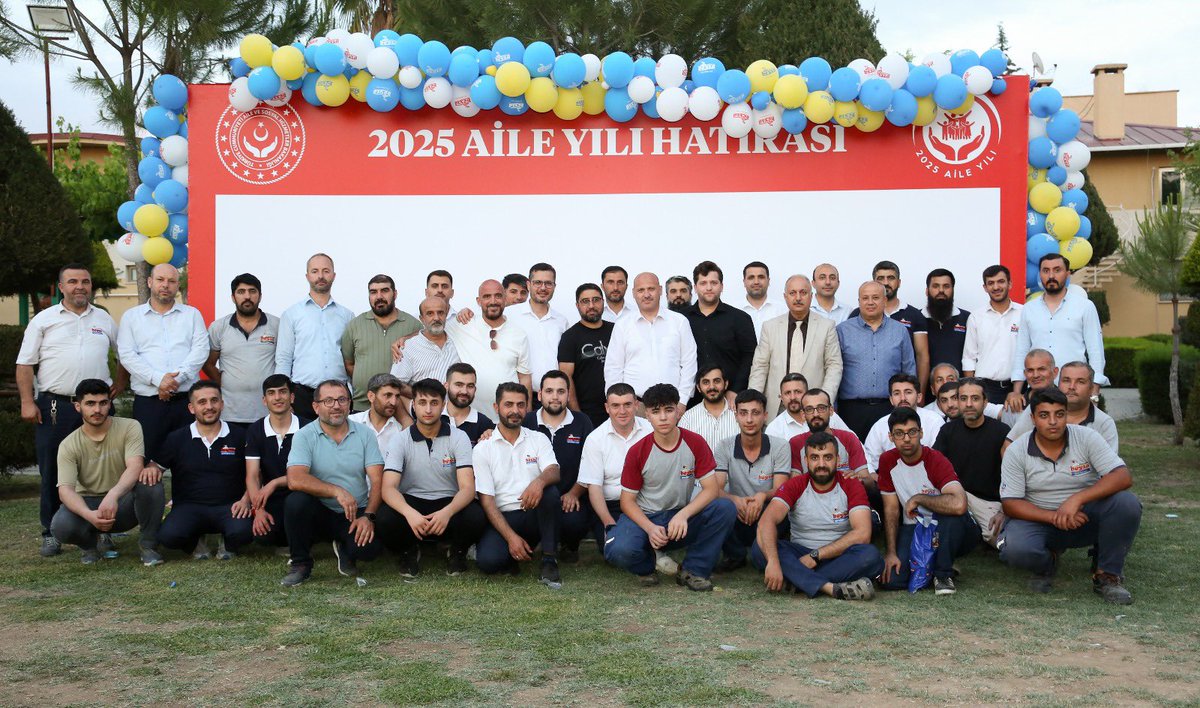 Adana Aile ve Sosyal Hizmetler İl Müdürlüğü ile 2025 Aile Yılı kapsamında Adana Çocuk Evleri Sitesi'nde ikincisini gerçekleştirdiğimiz Aile Festivali Uçurtma Şenliği ile gökyüzünü uçurtmalarla, yüreğimizi neşeyle doldurduk.

Çuval yarışından yüz boyamaya, uçurtma şenliğinden