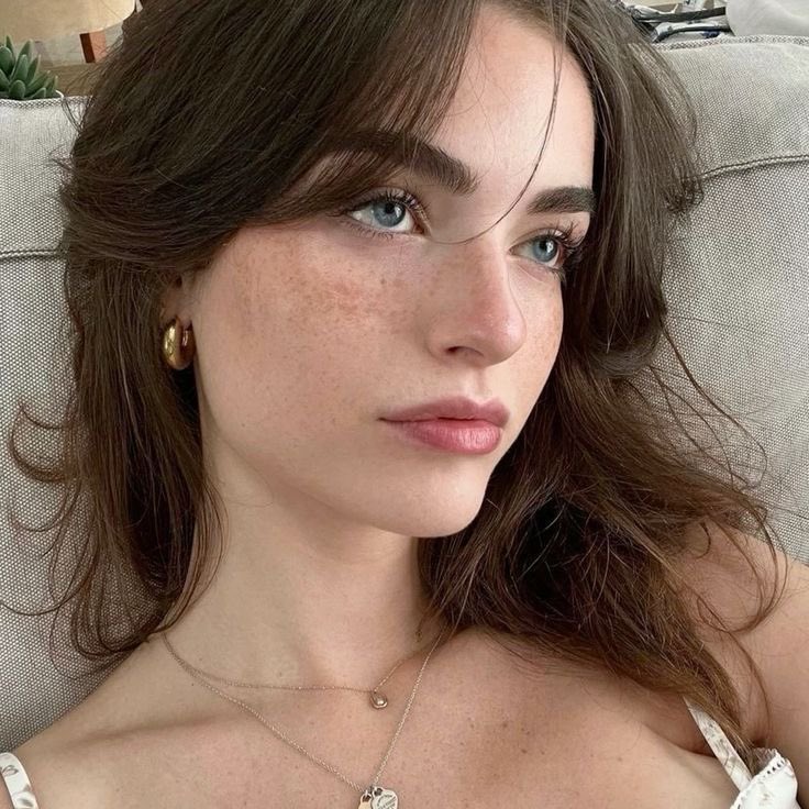 Saintobelle's tweet image. Abend, du! I’m Fabienne Bethmann. 🍃

I’m lookin’ for kindred spirits and western RP mutuals. If your heart beats in sunsets and stardust, #openfollow and let’s be friends.

Like or retweet, i’ll catch you first ˖˙‹𝟯