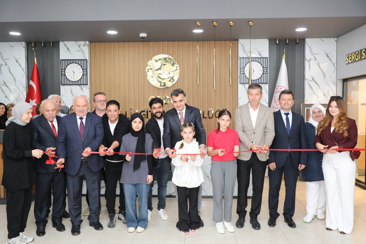 İl Millî Eğitim Müdürümüz Sayın Mehmet Fatih VARGELOĞLU Tişört Tasarım Yarışması’nda birinci olan öğrencilerimize ödüllerini takdim ederek sergi açılışını gerçekleştirdi.

🥇Buğlem Nur AĞAN
🥇Şevval KORKMAZ
🥇Yara MUNDHER

<a href="/tcmeb/">Millî Eğitim Bakanlığı</a> <a href="/Yusuf__Tekin/">Yusuf Tekin</a> <a href="/TCOrduValiligi/">Ordu Valiliği</a> 
 <a href="/mfvargeloglu/">MEHMET FATİH VARGELOĞLU</a>